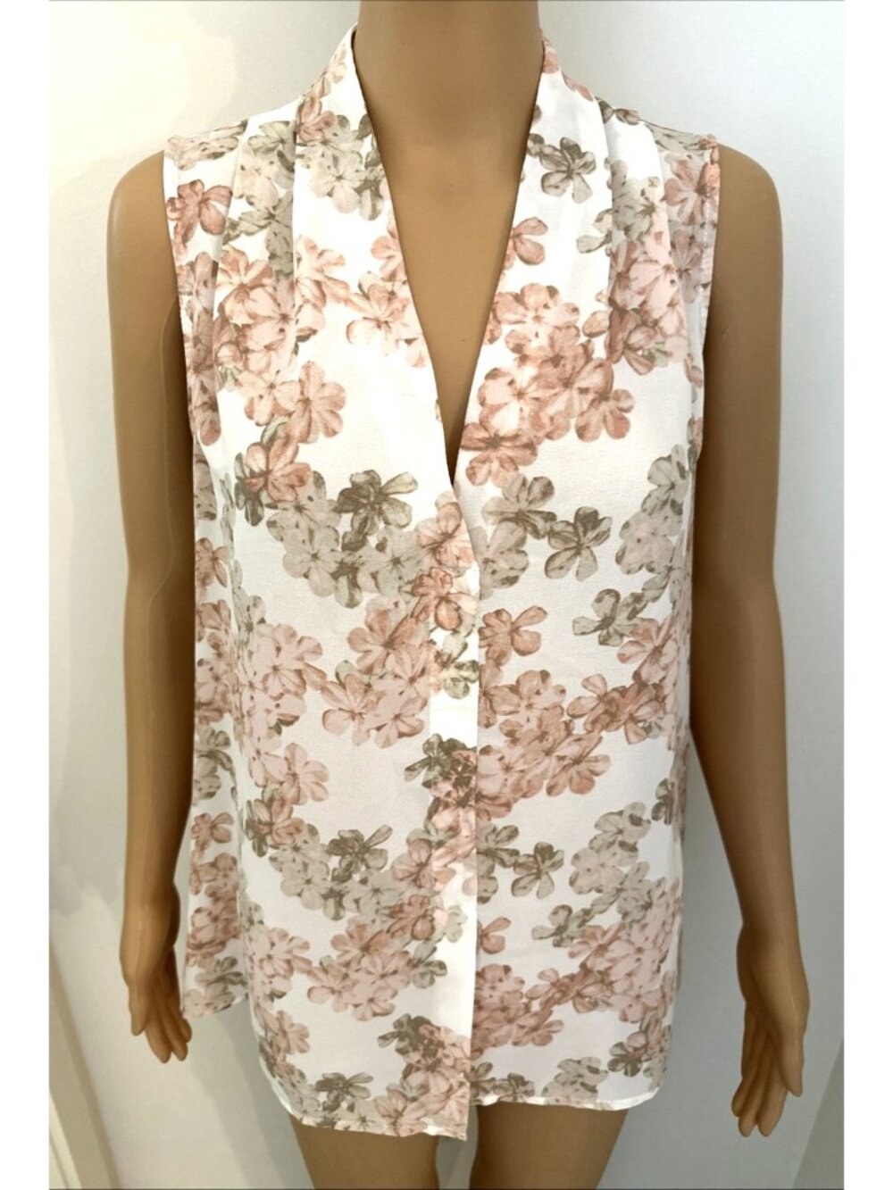 Rose & Olive Sleeveless Floral Deep V-Neck Blouse Size XL Pink Beige White NWOT